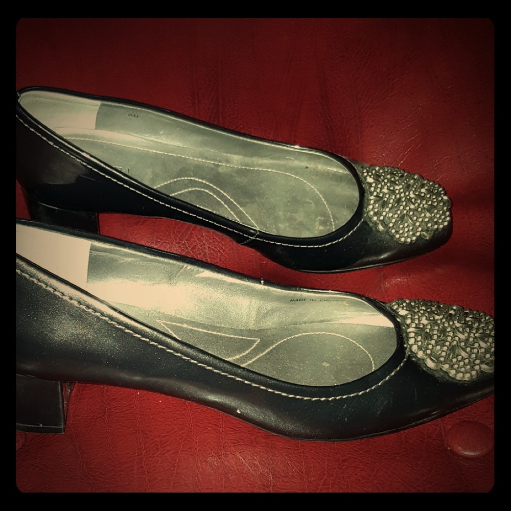 Tahari dress shoes